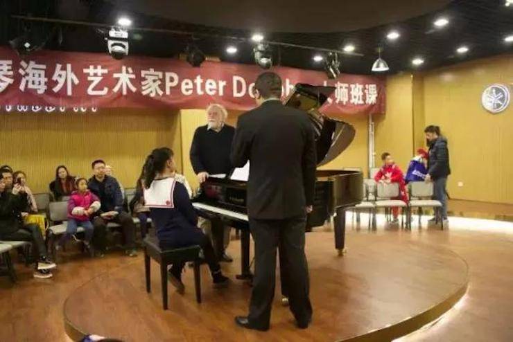 【回顾】QG刮刮乐海外艺术家Peter Donohoe成都雅音大师班讲座活动圆满落幕!
