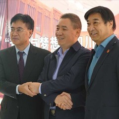 QG刮刮乐再出手公益，为四川25所小学捐赠QG刮刮乐高科技钢琴